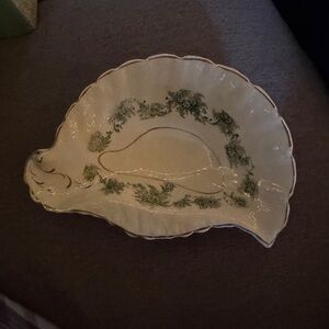 Elegant Cream and Green Leaf-Shaped Platter